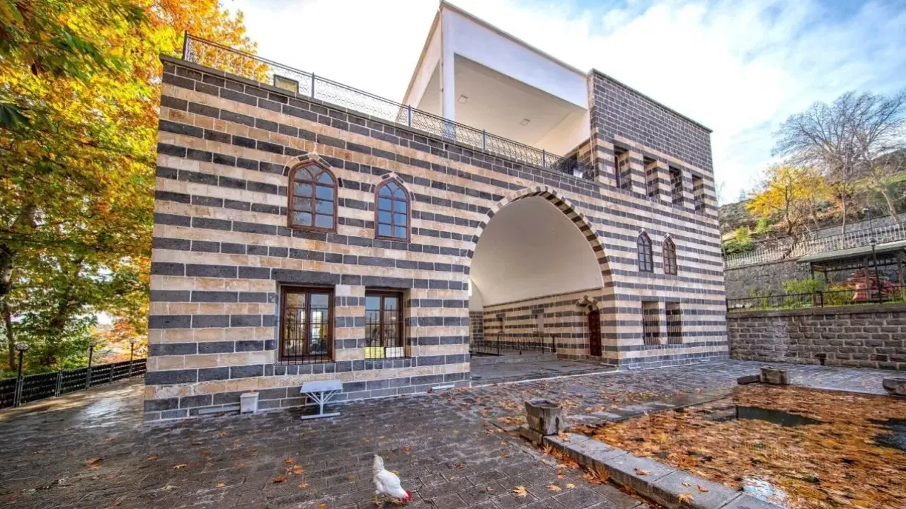 CHP'li Tanrıkulu'ndan yıllardır tamamlanmayan Gazi Köşkü restorasyonuna tepki