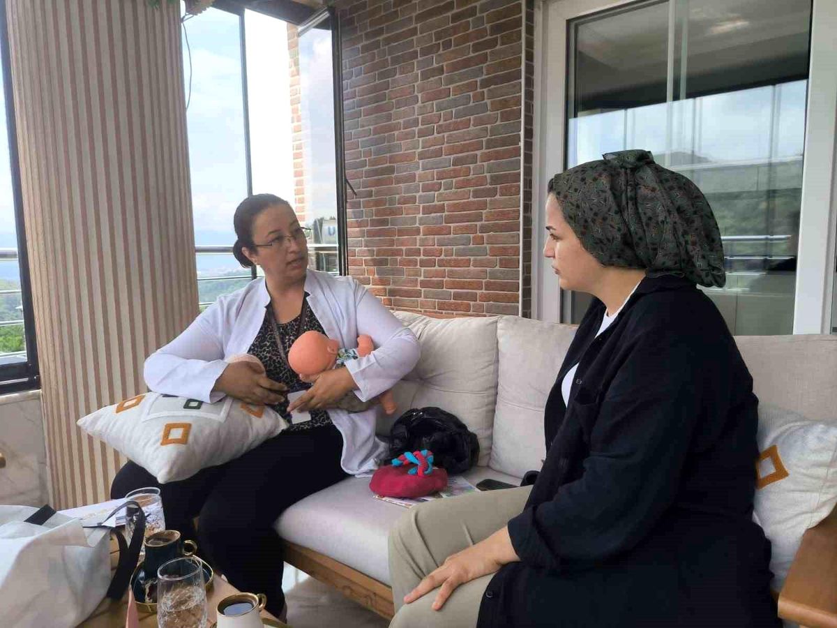 Hatay'da "Her Gebeye Bir Ebe" uygulaması kapsamında ev ziyaretleri sürüyor