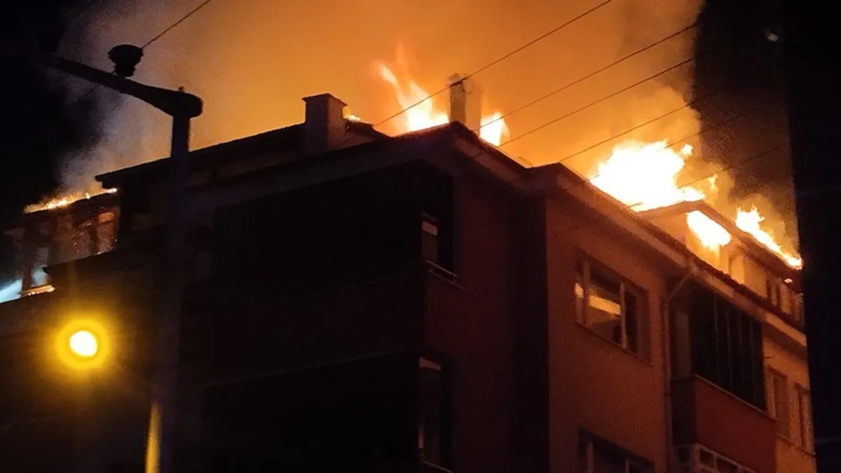 Bolu’da 4 katlı apartmanda yangın! Patlama sesleri paniğe neden oldu