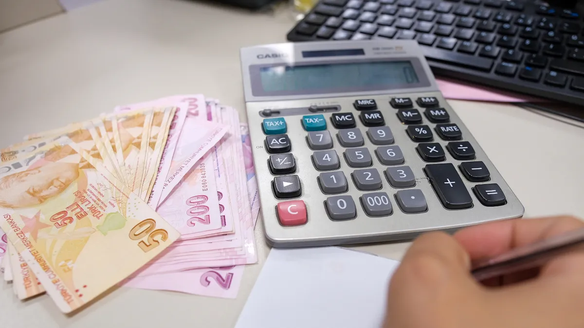 Emekliye temmuzda çifte düzenleme: Zam oranı ve taban maaş için yeni hesap TAKVİM'de! Aylık en az 23.676...