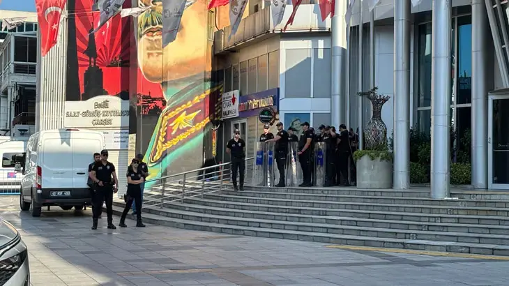 İzmit Belediye Başkanı Hürriyet ve eşi gözaltına alındı