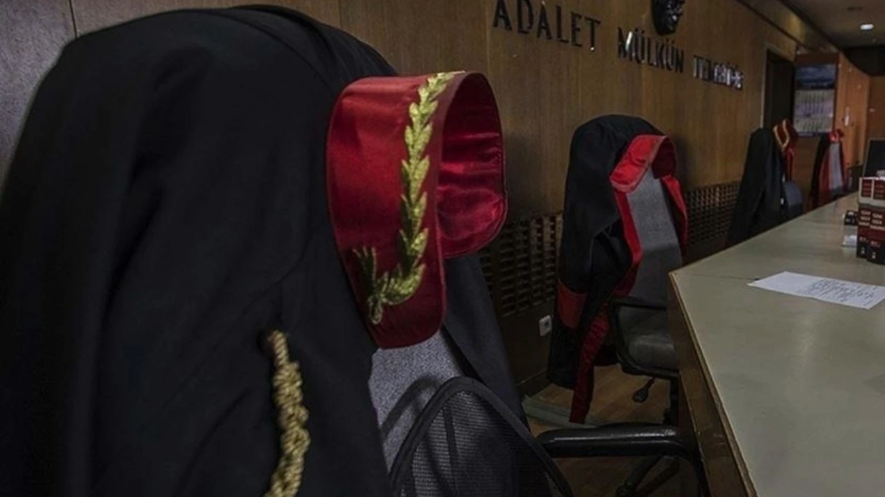 Duruşma sırasında kalp krizi geçiren savcı hayatını kaybetti