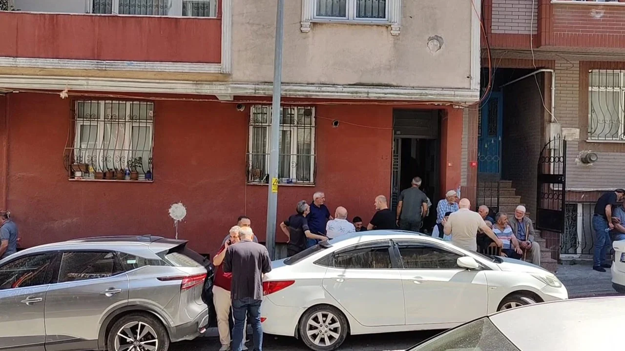 Yaşlı adamın korkunç sonu! 5’inci kattan otomobilin üzerine düştü