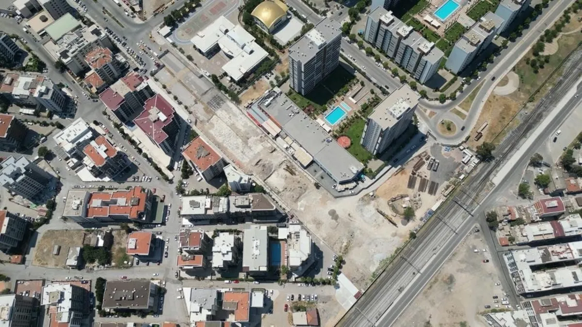 İzmir’de üst geçit tepkisi: Kaynakları ve vaktini heba ediyorlar