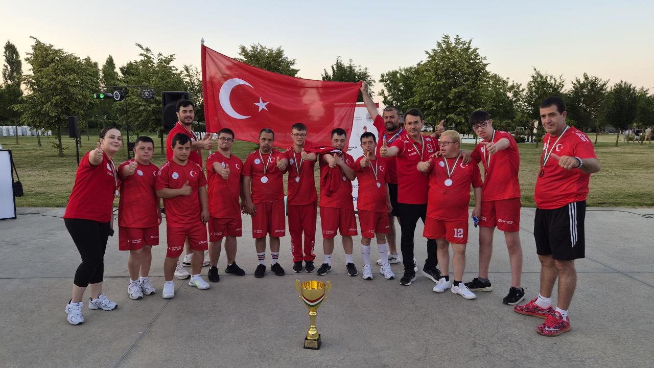 Down Sendromlu Basketbol Milli Takımı dünya ikincisi