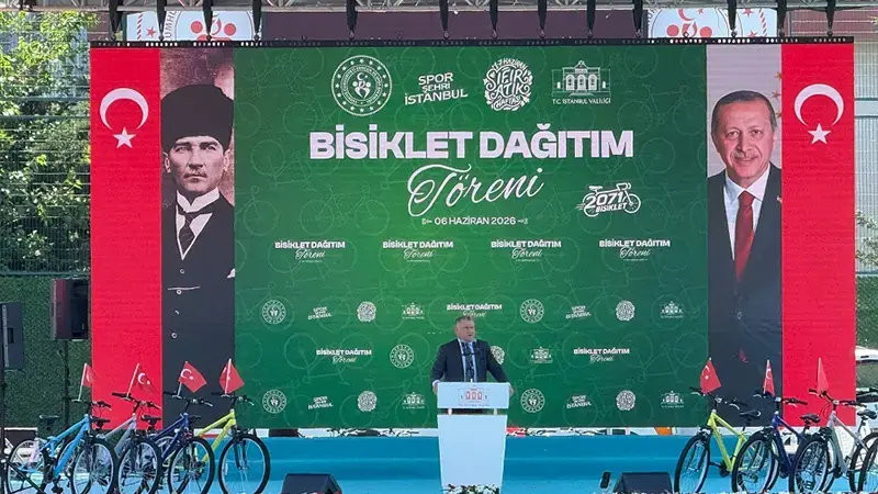 Gençlik ve Spor Bakanı Bak, Bahçelievler'deki bisiklet dağıtım törenine katıldı