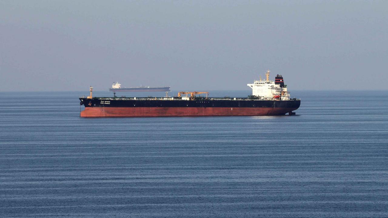 Suudi Arabistan ve İran petrolü taşıyan tankerler Hürmüz Boğazı'ndan geçti