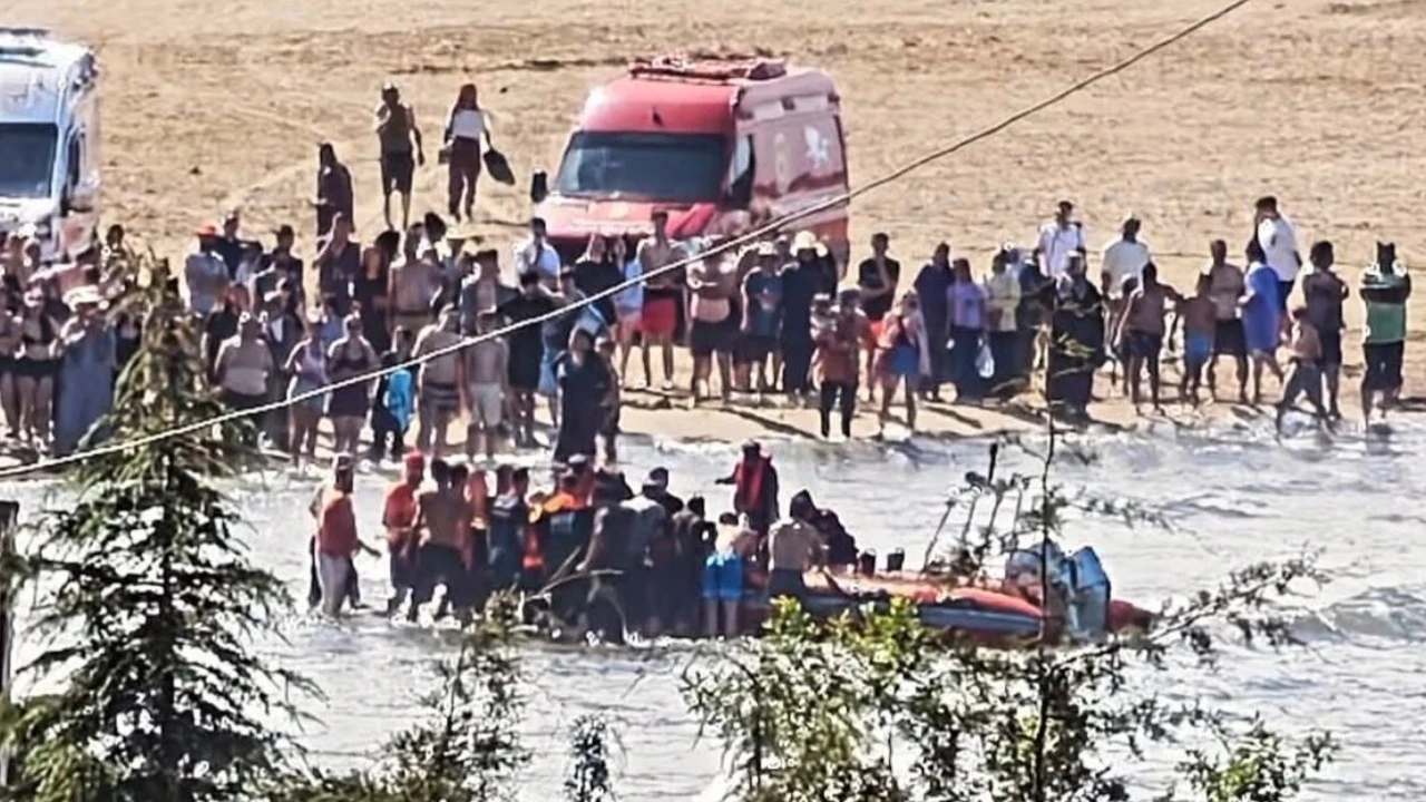Akıntıya kapılan çocukları kurtarmak isterken boğuldu
