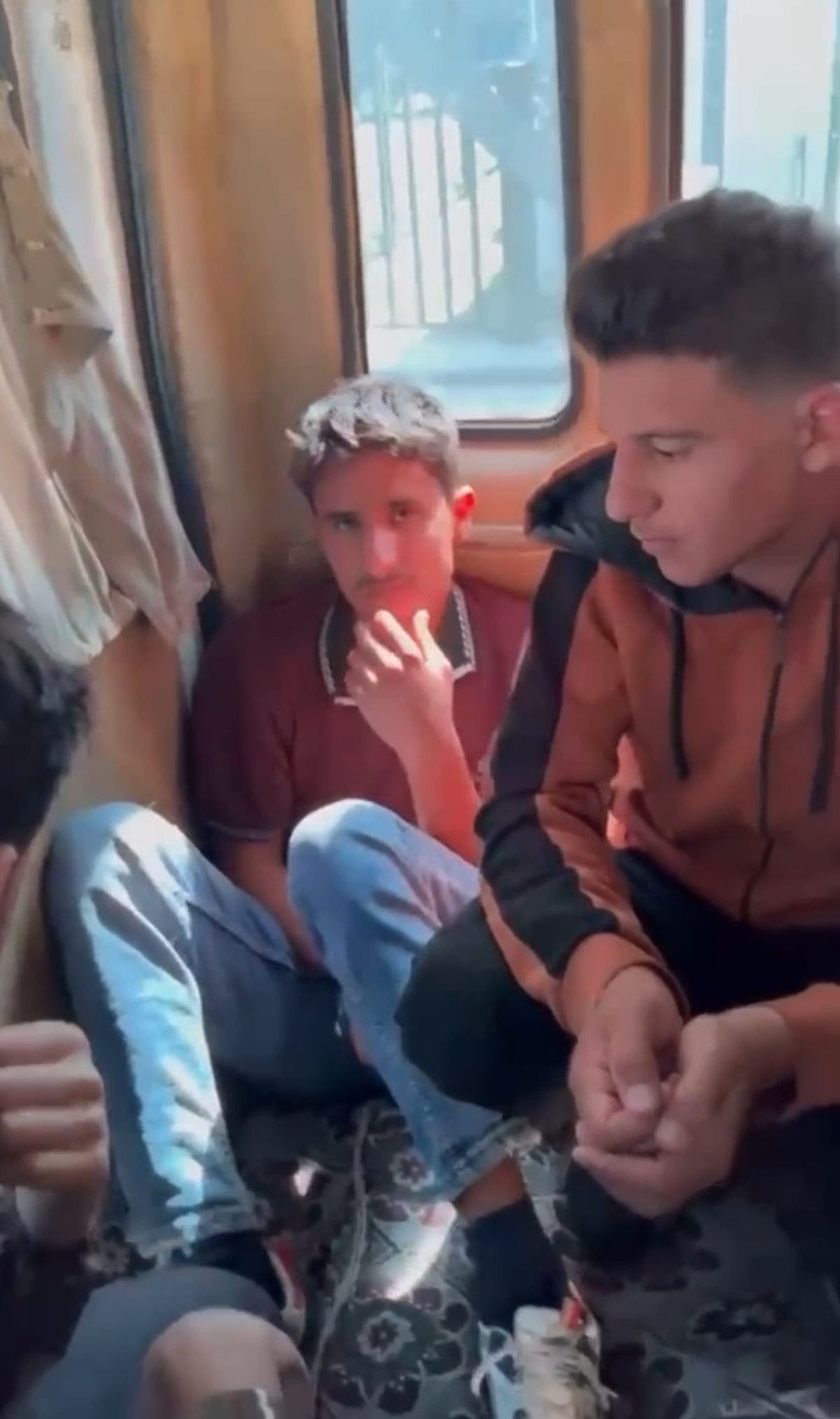 Polisin takibe aldığı araçtan 9 kaçak göçmen çıktı