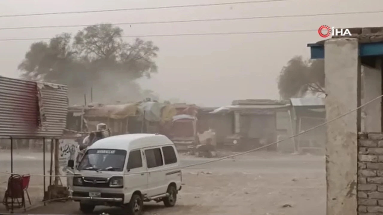 Pakistan'da şiddetli yağış: 7 ölü, 33 yaralı