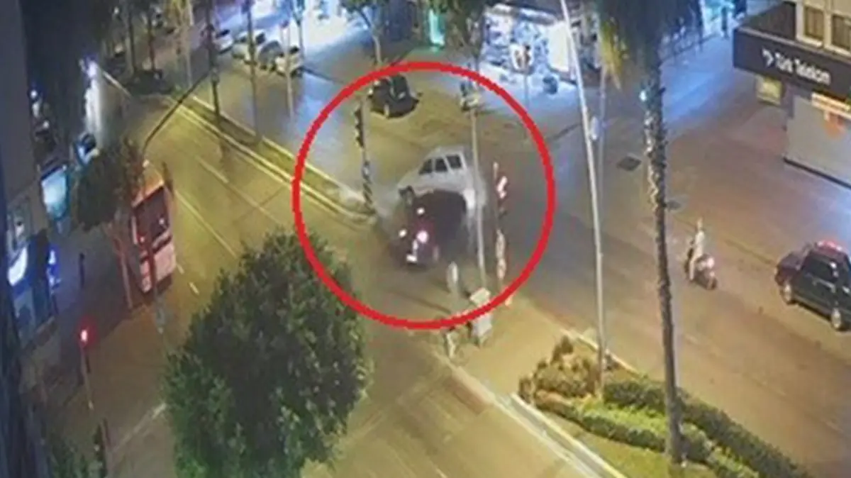 Ehliyetsiz sürücü trafiği birbirine kattı: Kırmızı ışık ihlali pahalıya patladı
