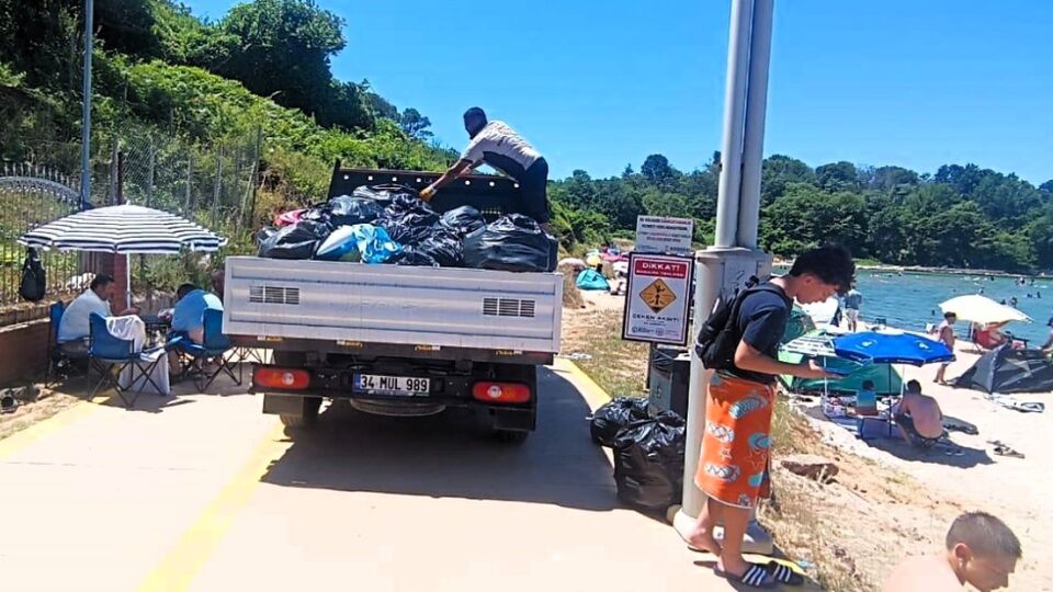 Kandıra sahillerinden 43 günde 64 TIR'lık çöp toplandı