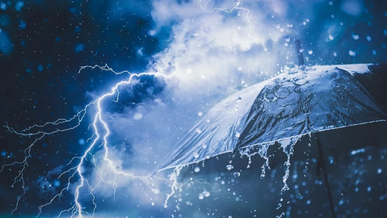 Meteoroloji’den pazar günü için "kırmızı" alarm! O illerde yaşayanlar yarın evden çıkmasın!