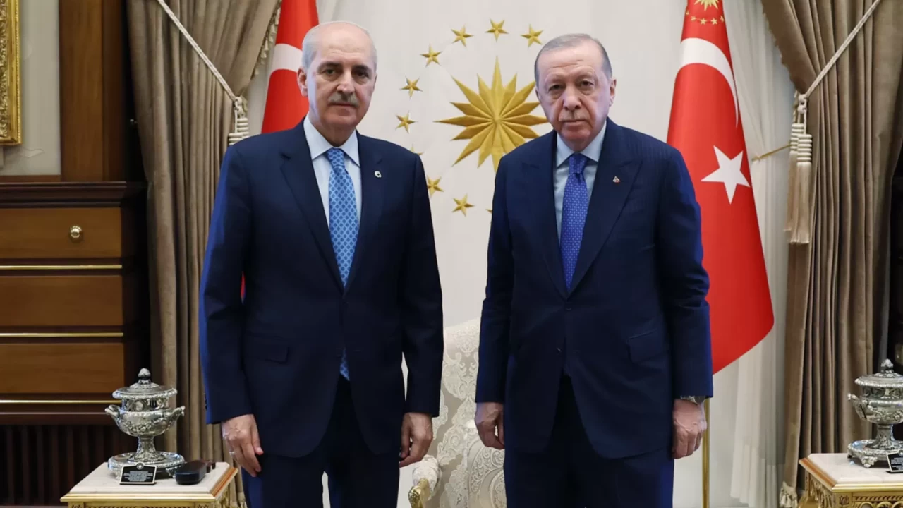Beştepe'de sürpriz zirve: Cumhurbaşkanı Erdoğan, TBMM Başkanı Kurtulmuş'u kabul etti