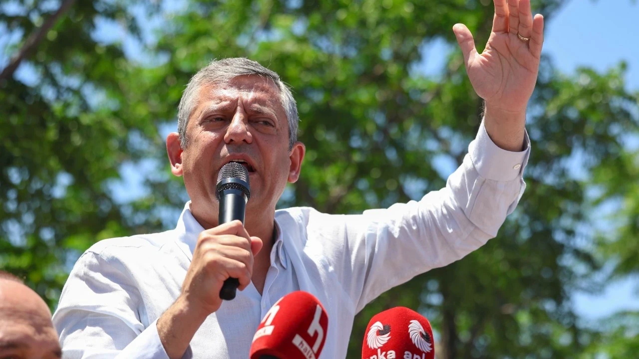 CHP’de Özgür Özel cehpesinde "olağanüstü kurultay" hesabı: "Yeni parti"sinin ismi ne olacak?