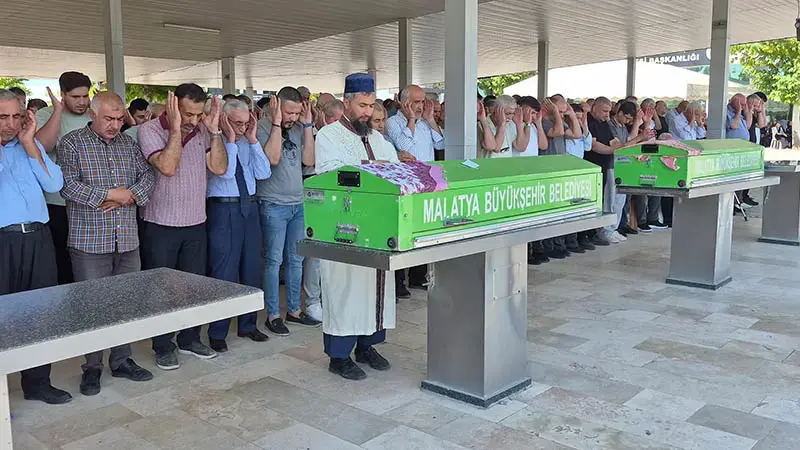 Malatya'da öldürülen anne-kız toprağa verildi
