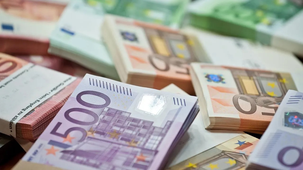 Bir ülke daha Euro'ya geçiyor: Tarih açıklandı