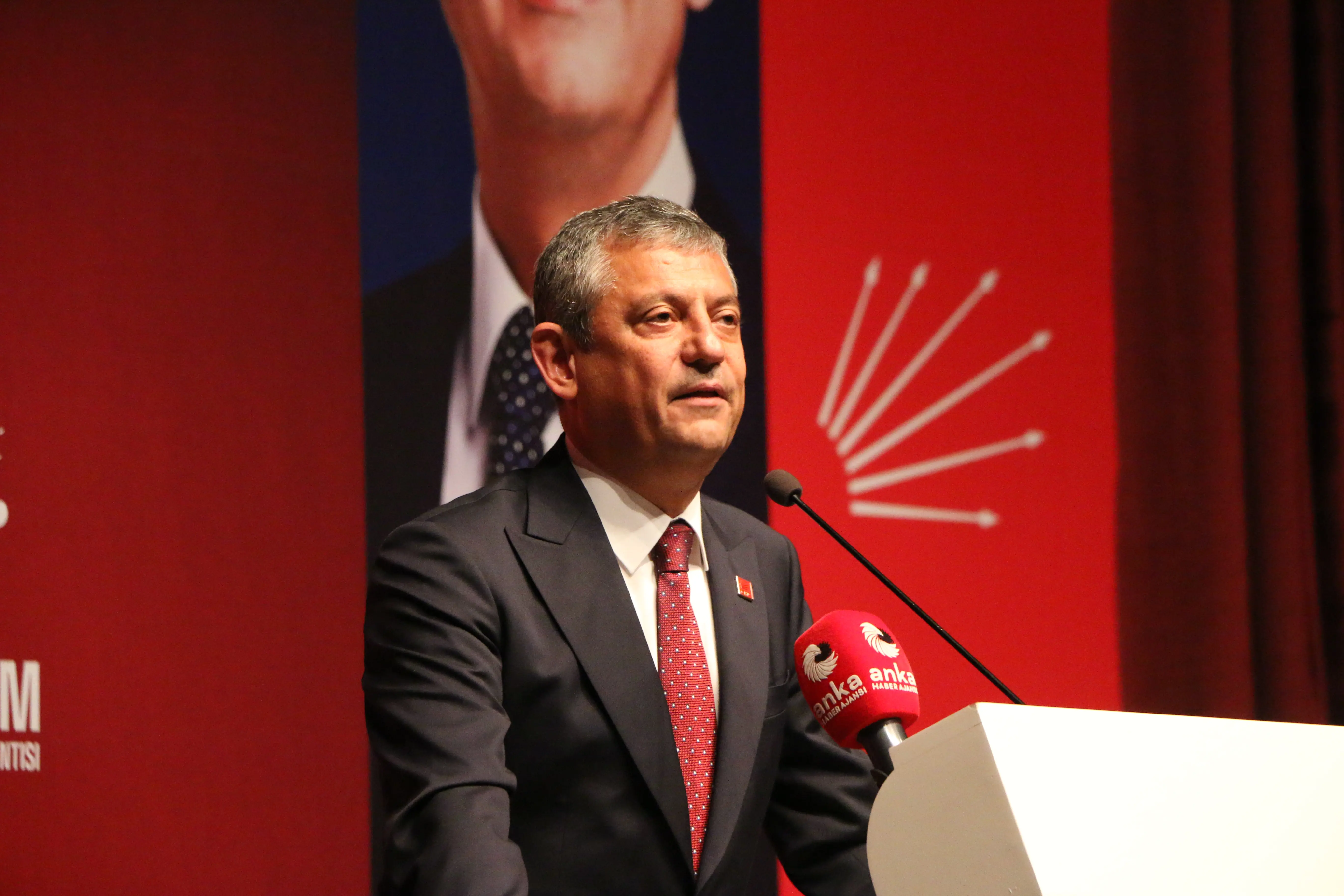 CHP'de derin çatlak! Özgür Özel yeni parti için tarih verdi