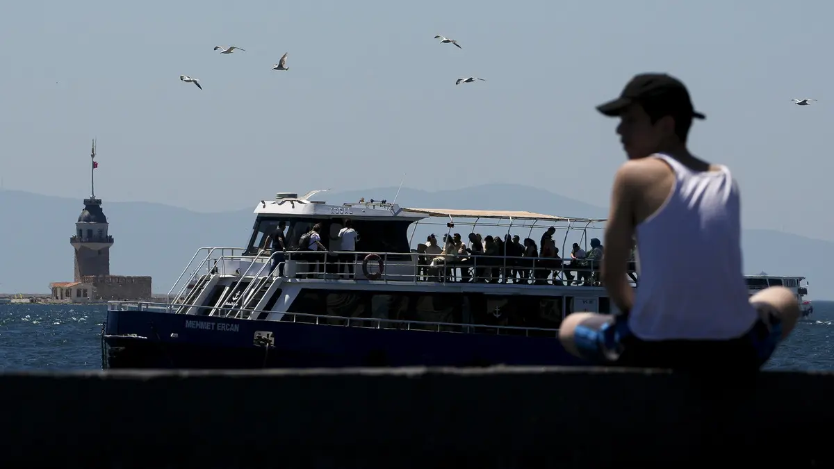 İstanbul'da sıcak havadan bunalanlar sahillere akın etti