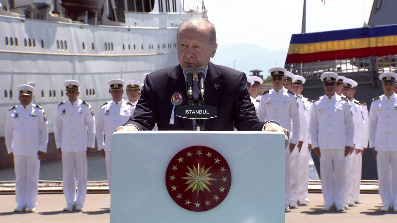 Cumhurbaşkanı Erdoğan duyurdu: Tarihte bir ilk! NATO ve AB ülkesine savaş gemisi ihraç edildi!