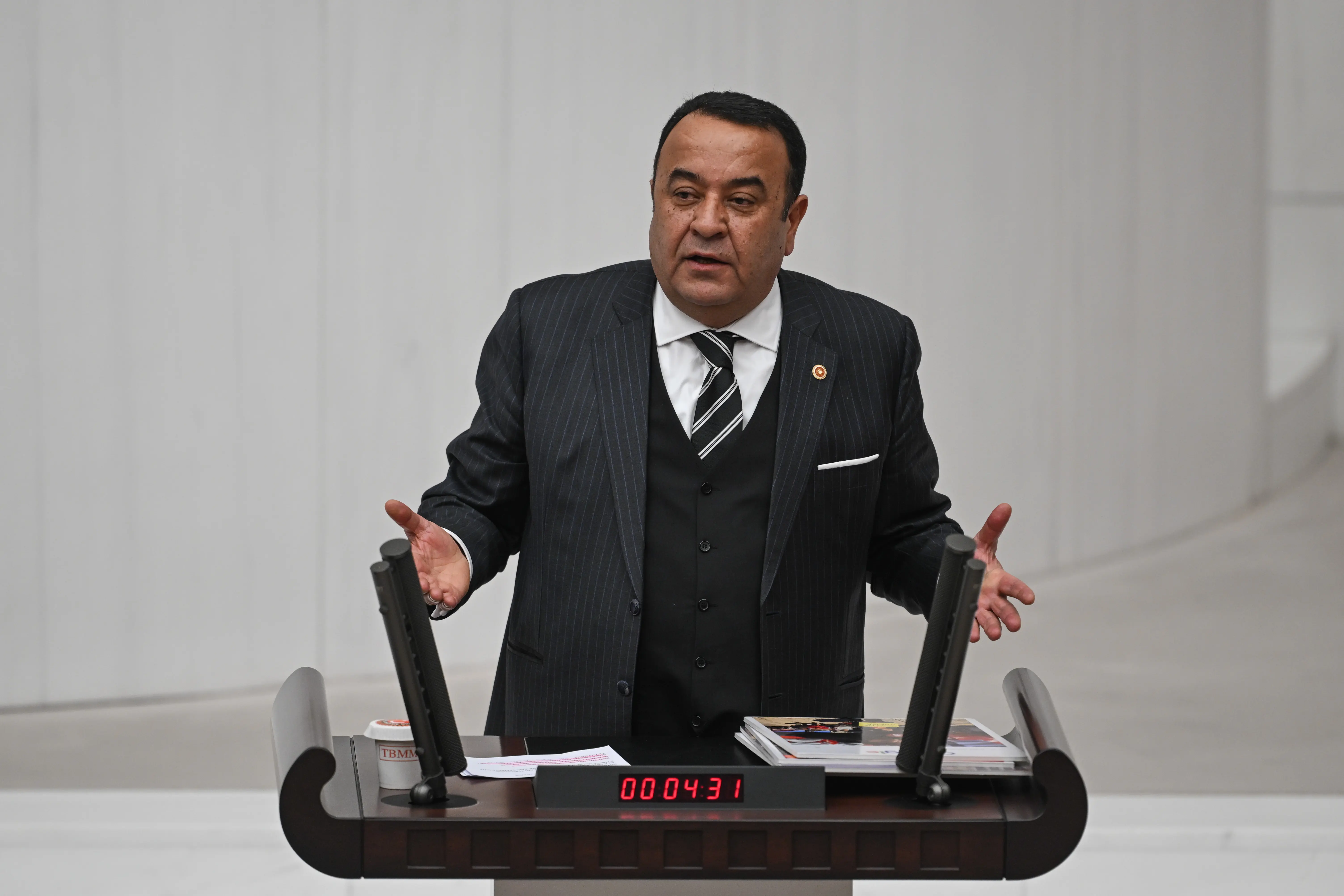 Yağma ve dolandırıcılık soruşturması! Adnan Beker'in kardeşi dahil 4 gözaltı