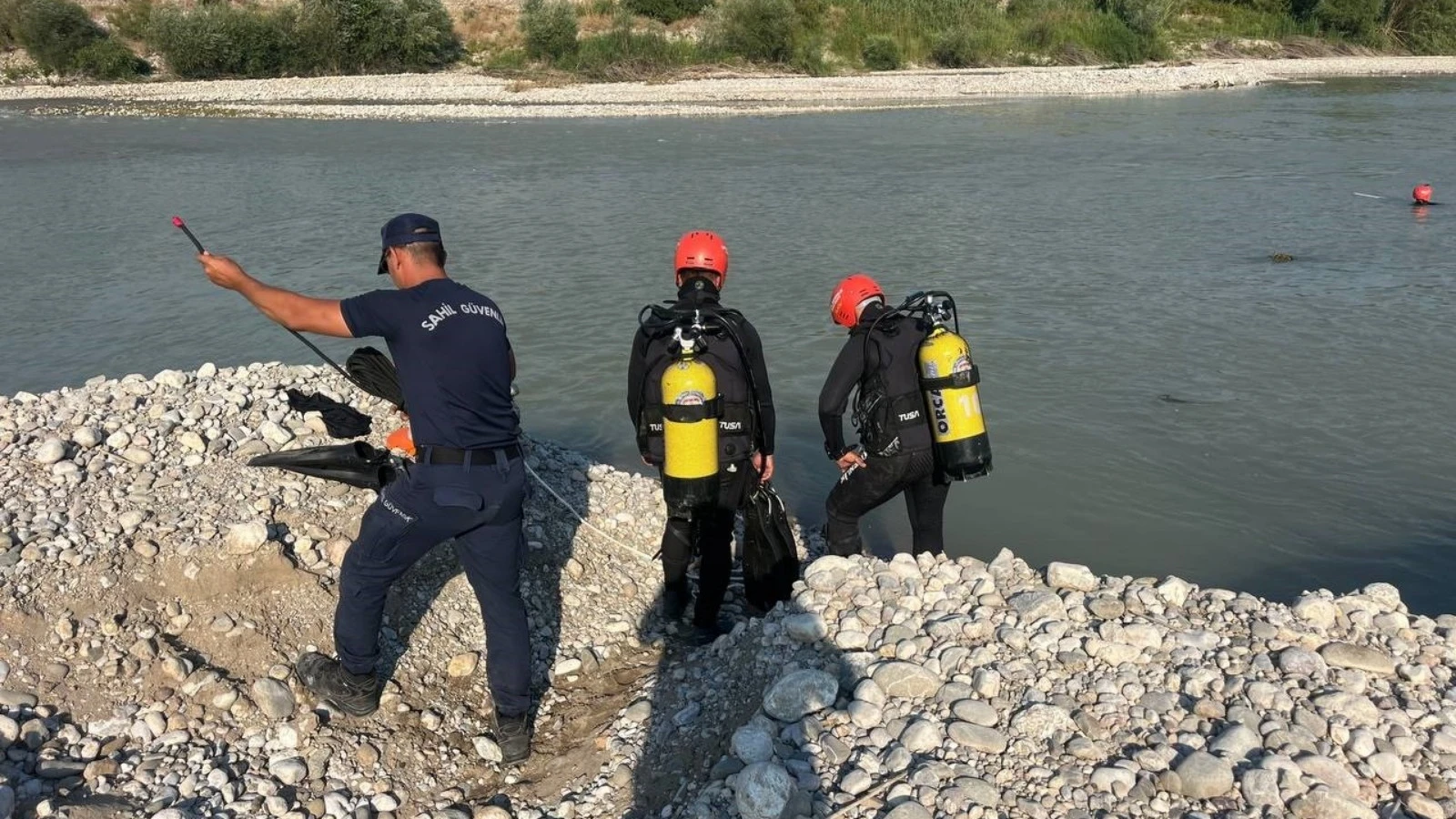 Muğla'da çaya giren Özbekistanlı genç can verdi