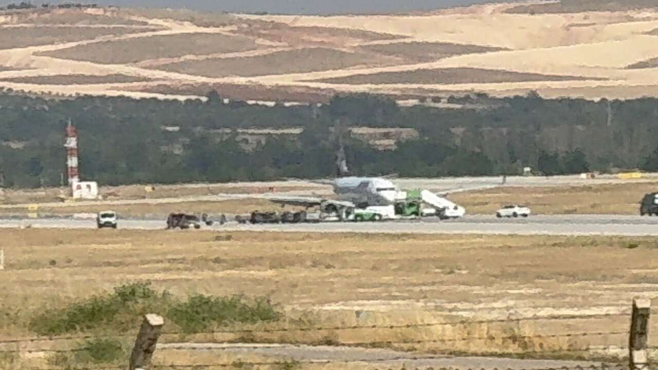 Gaziantep Havalimanı'nda korku dolu anlar! Yolcu uçağı iniş takımlarındaki arıza ile iniş yaptı