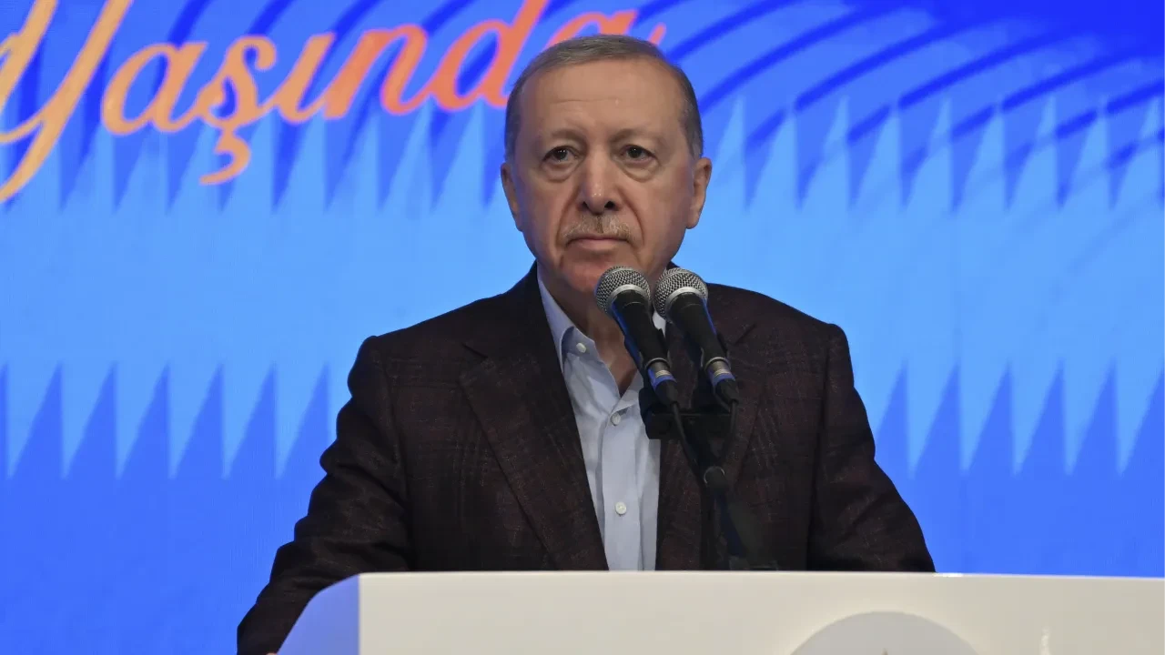 AK Parti'nin yeni şarkısı ilk kez dinletildi! 'Efsane Büyük Başkan' sosyal medyada gündeme oturdu