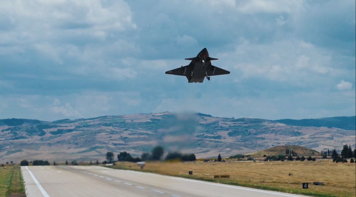 Bayraktar Kızılelma, hedefi 120 kilometrenin üzerinden süpersonik füzeyle vurdu