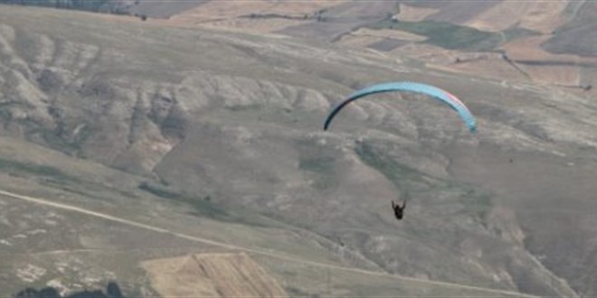 Yamaç paraşütü etkinliği acıyla sonlandı: 48 yaşındaki pilot öldü