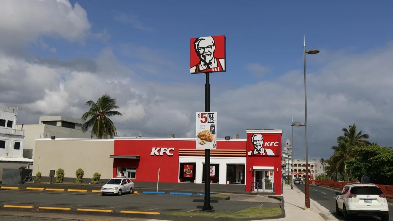 Fast food devi yüzlerce şubesinin kapısına kilit vurdu