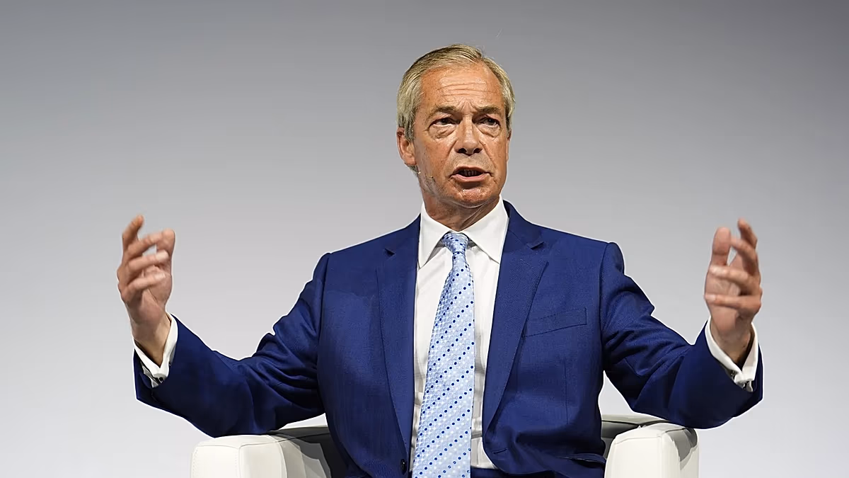 İngiltere'de göçmen karşıtı milletvekili Nigel Farage istifa etti