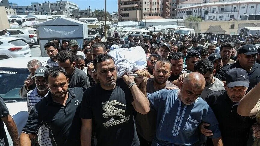 İsrail Gazze'de bir evi vurdu: Anne, baba ve 6 yaşındaki kızları hayatını kaybetti