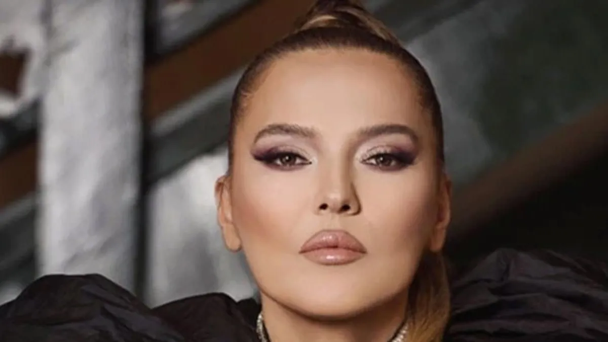 Demet Akalın’dan tatilde eşi Okan Kurt’la romantik pozlar!