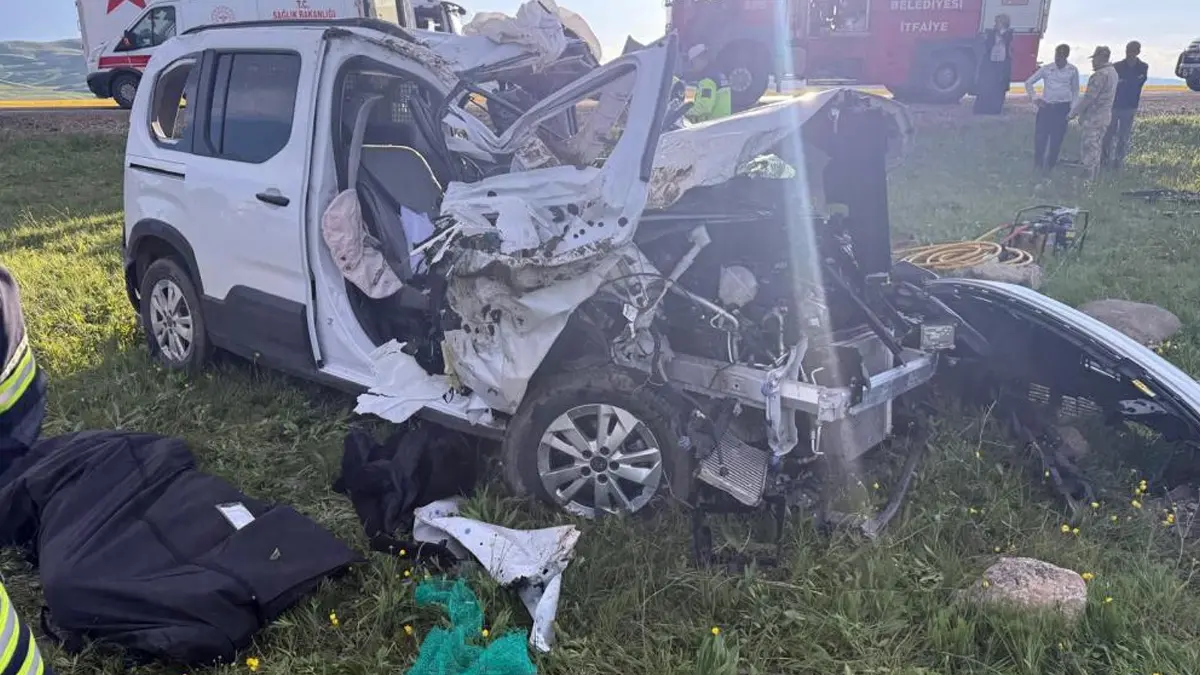 Erzurum'da araç takla attı! 1'i bebek 3 kişi öldü