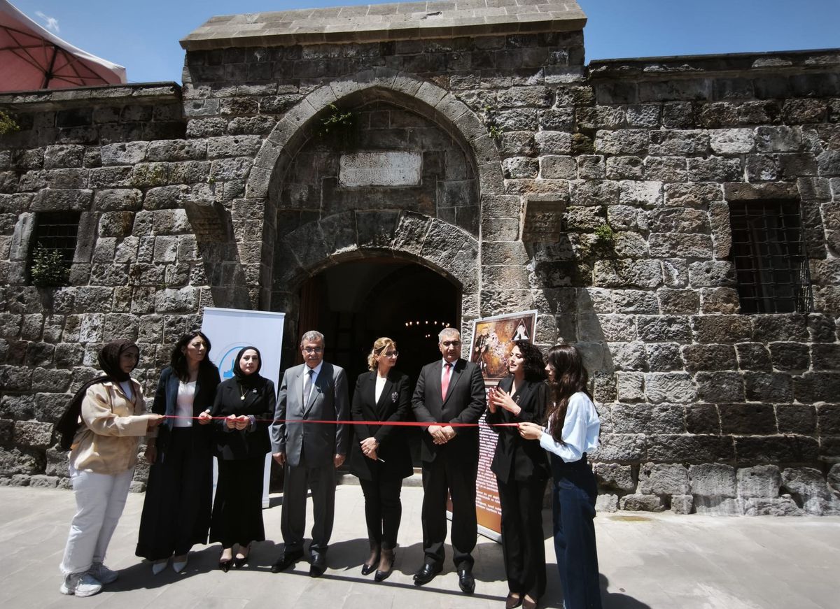BEÜ öğrencilerinden tarihi handa sıra dışı sergi