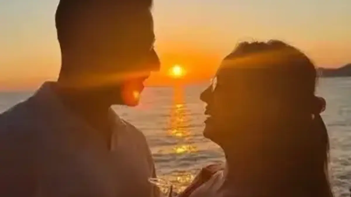 İpek Filiz Yazıcı’dan gün batımında romantik paylaşım