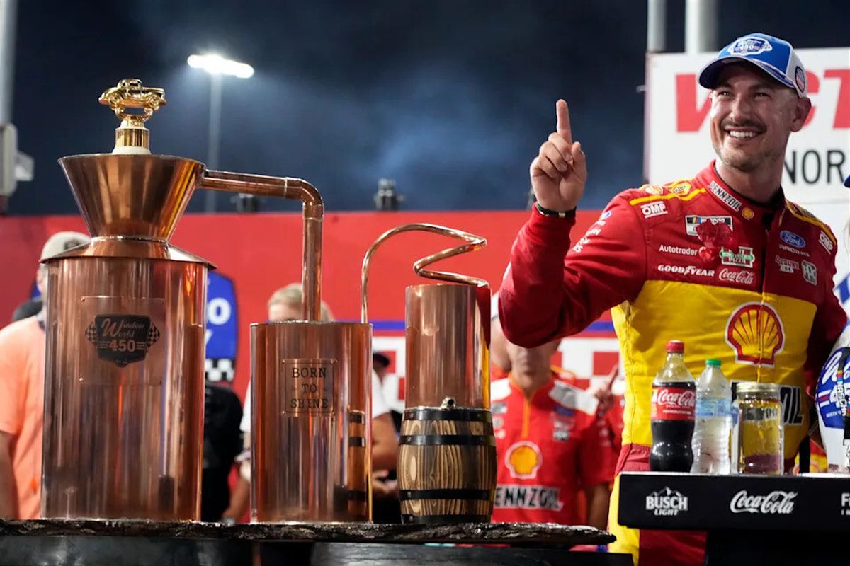 Joey Logano, North Wilkesboro'da Kazanarak Galibiyet Hasretini Sonlandırdı