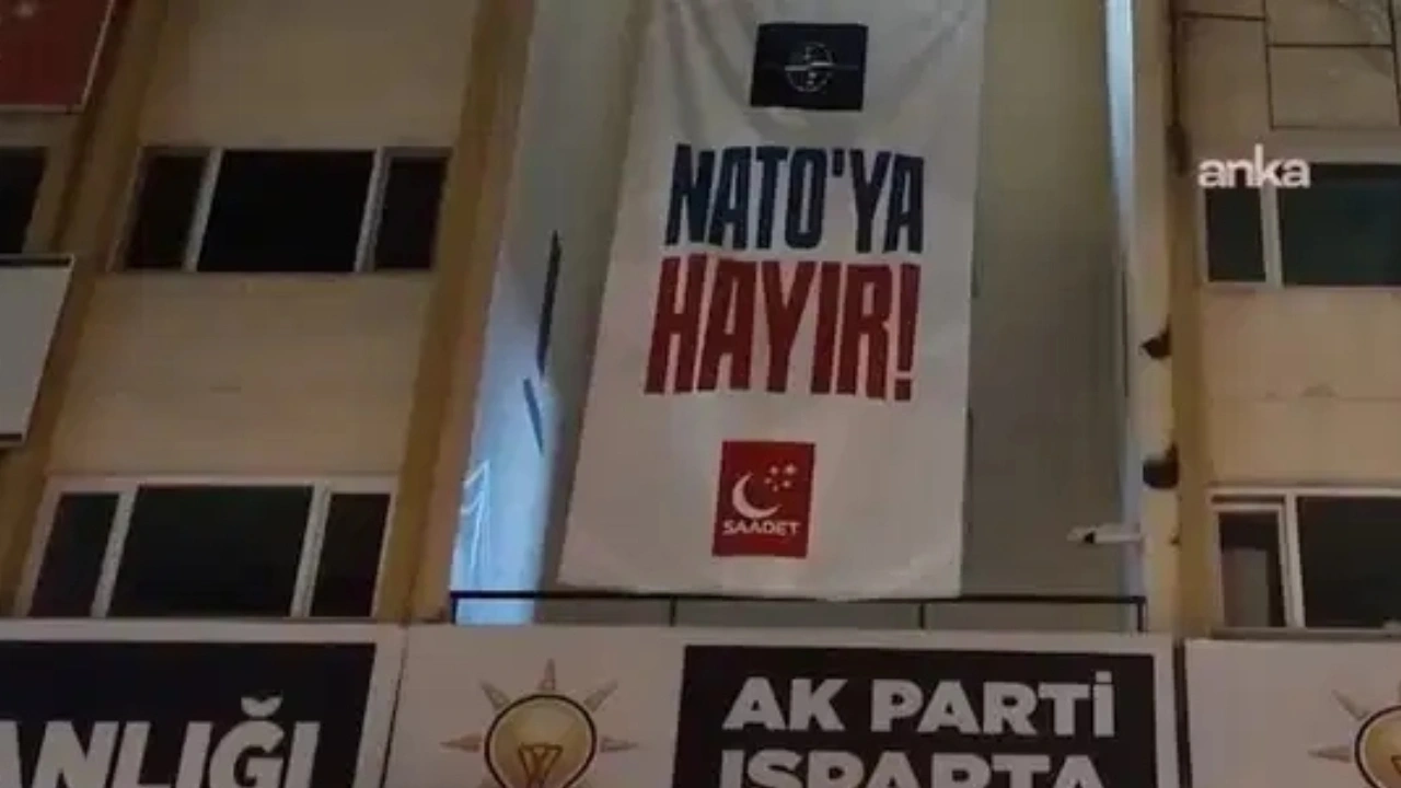 Saadet Partisi 'NATO'ya hayır' pankartına kesilen cezaya karşı dava açıyor
