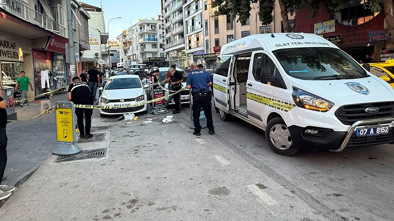 Doğum günü sürprizi kanlı bitti: Elinde pastayla silahlı saldırıya uğradı
