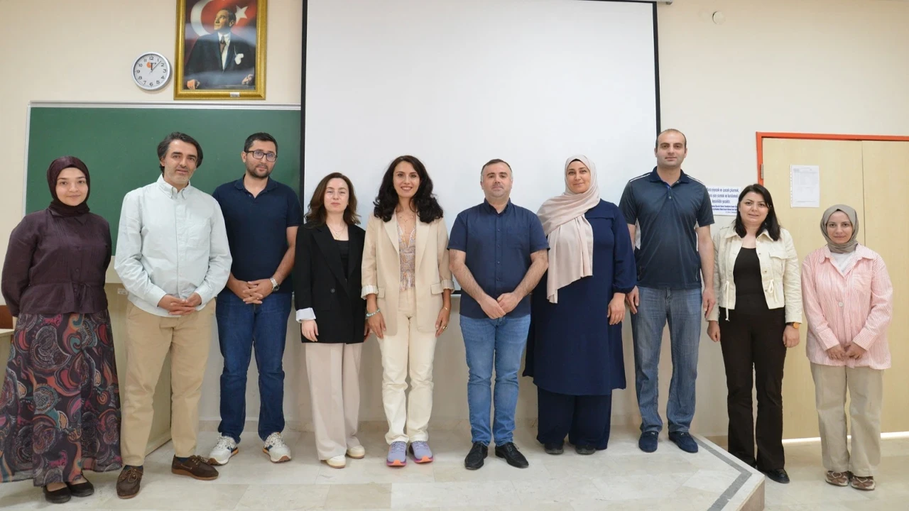 BŞEÜ’de Proje Yazımında Yapay Zekâ Araçlarının Etkili Kullanımı eğitimi gerçekleştirildi
