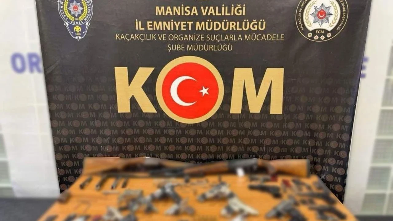 Manisa’da 6 adrese operasyon: Çok sayıda silah ele geçirildi