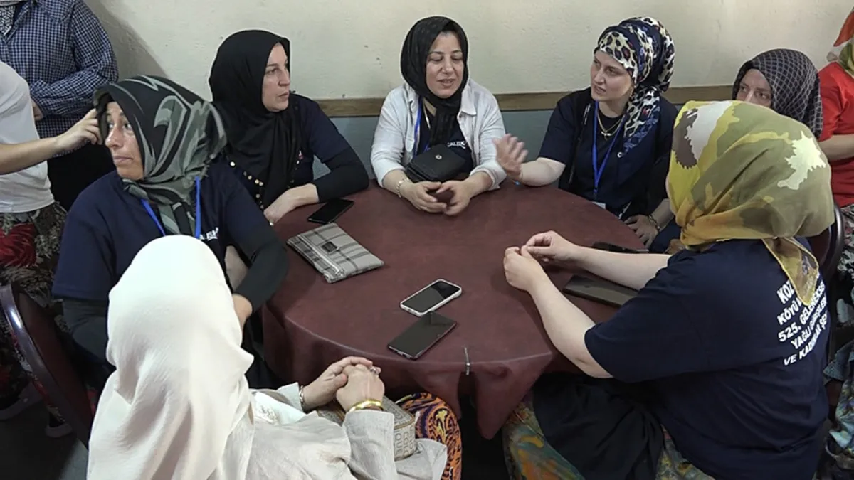 'Kadınlar saltanatı' yeniden sahnede: Erkeklerin girmesi yasak, yönetimi kadınlar devraldı
