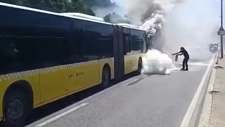 İstanbul'da İETT otobüsünde korku dolu anlar! Dumanı fark eden şoför faciayı önledi