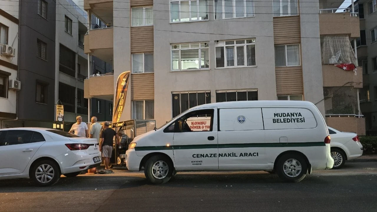 Engelli adam eşini kanlar içinde buldu