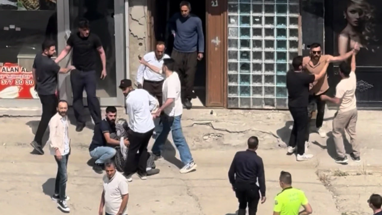 Kurşunlar havada uçuştu: Görenler sığınacak yer aradı: Şemdinli'de çatışma