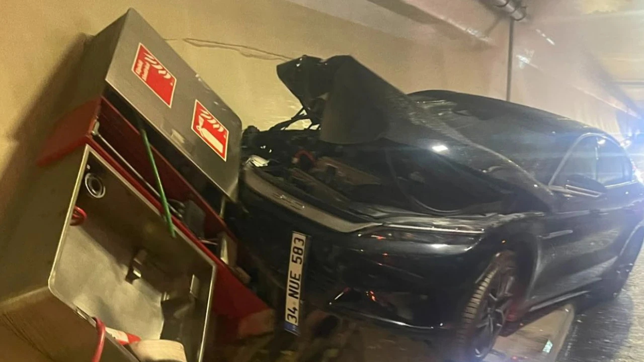 Avrasya Tüneli'nde Kaza Sonrası Su Baskını: Trafik Çift Yönlü Kapatıldı