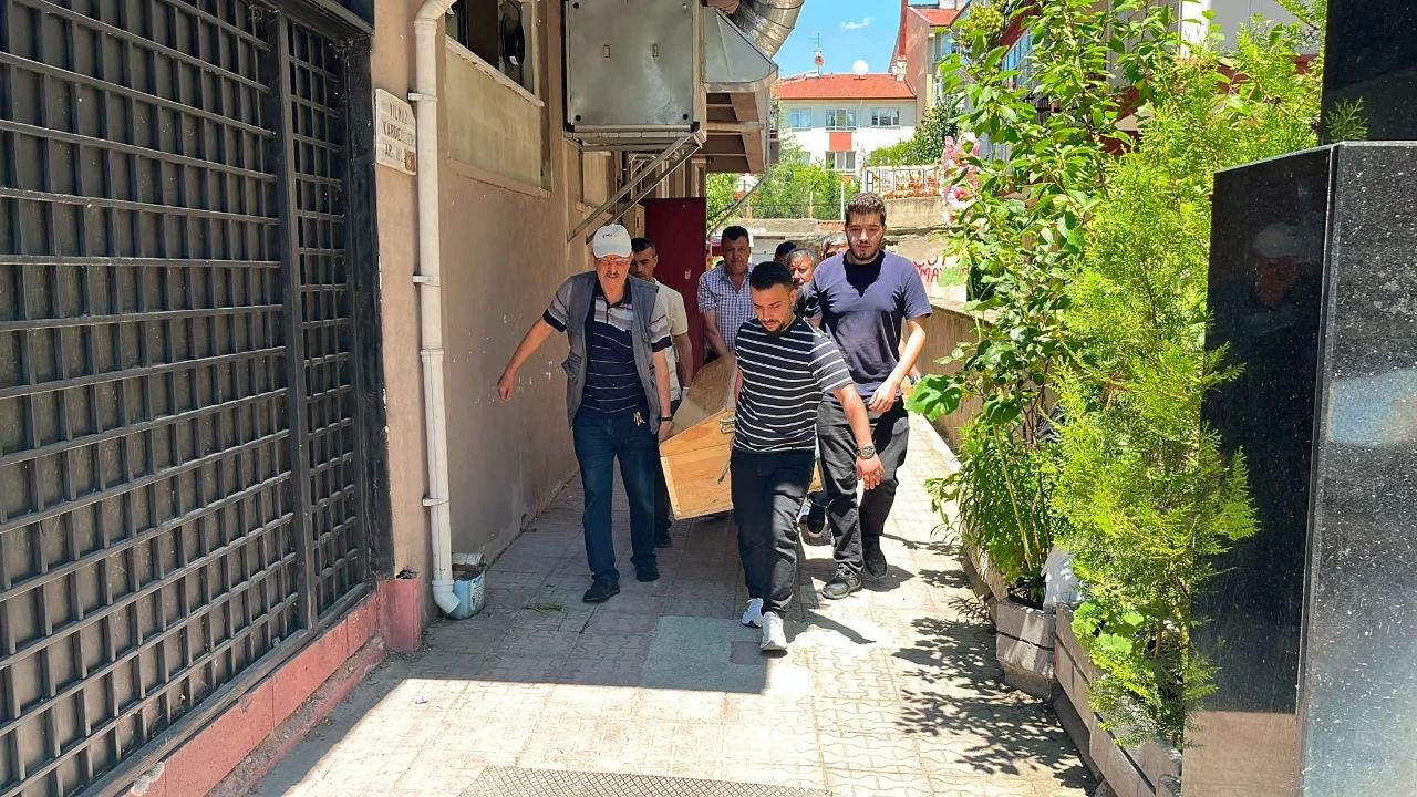 Ağaçtan düştü, taburcu olduktan bir gün sonra evinde ölü bulundu