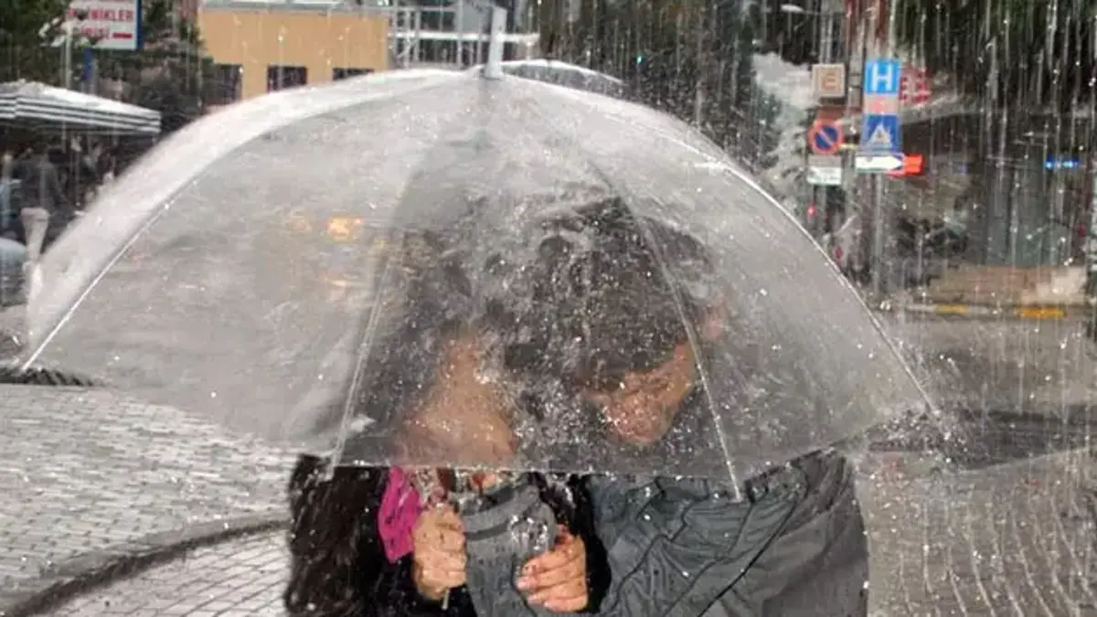 İstanbul'a sağanak yeniden geliyor! Tarih verildi