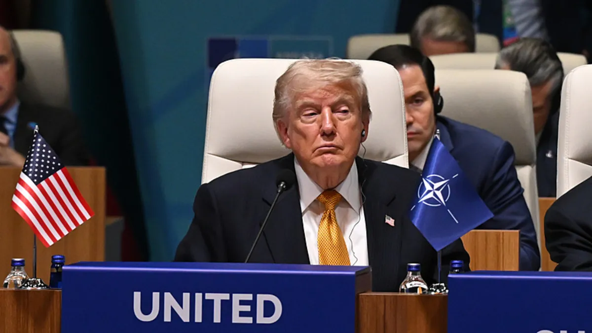 ABD Başkanı Donald Trump, gazetecilerin sorularını yanıtlıyor